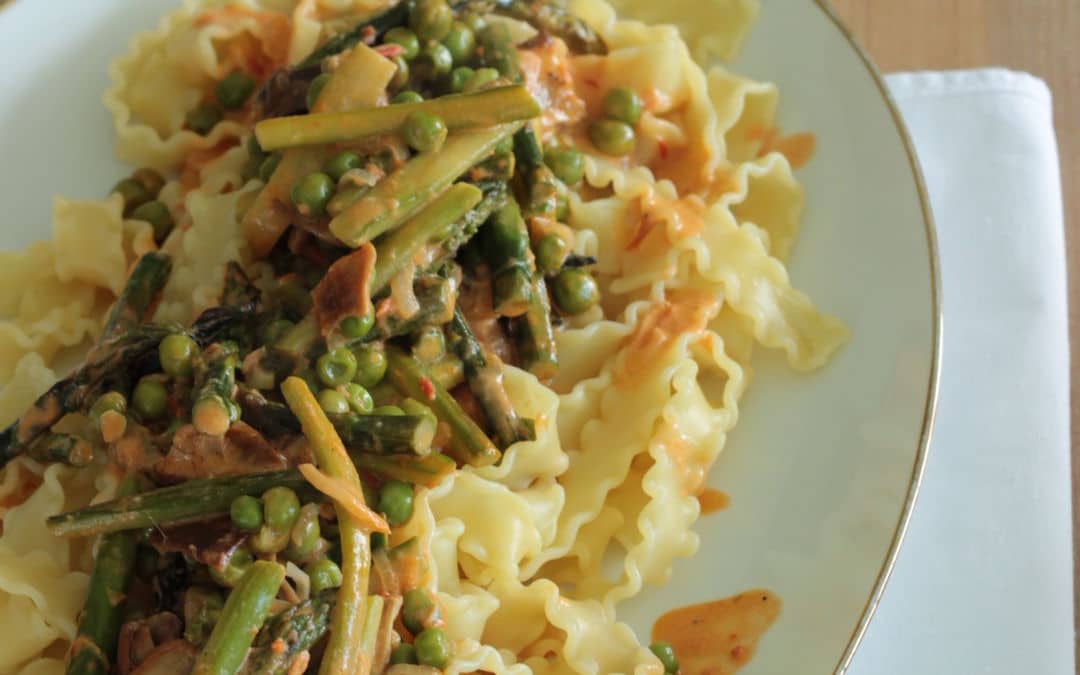 Pasta mit grünem Spargel, getrockneten Steinpilzen und Erbsen oder #pastaforingeborg die Fünfte