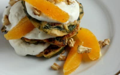 Spinat-Pfannkuchen mit gerösteten Walnüssen, Orangen und Ziegenkäsecreme