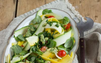 Zucchini-Salat mit Portulak und Pinienkern-Dressing oder Schnelles für die letzten Sommertage