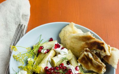 Ein Männlein steht im Walde oder Lauch mit Granatapfel, Ziegenkäse und Haselnuss-Naan