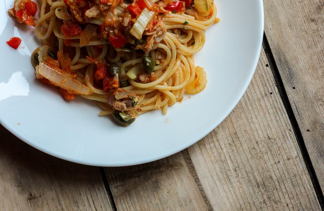Spaghetti mit Staudensellerie-Paprika-Soße oder mit Foodsharing ins neue Jahr