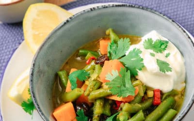 Süßkartoffel-Curry mit Bohnen und Zitronen-Joghurt